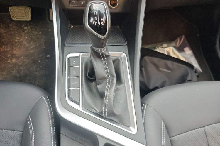 Used Geely Auto Vision X3 2019 Upgraded Model 1.5L CVT Prestige Version Gear Lever