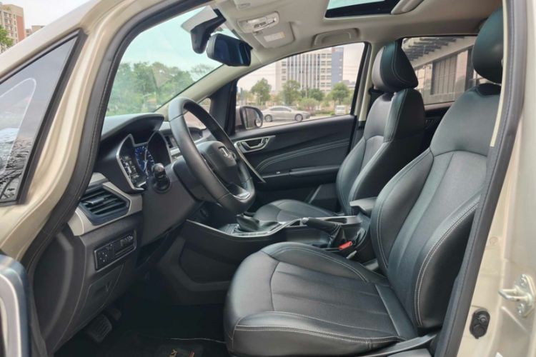 Used Geely Auto Vision X3 2019 Upgraded Model 1.5L CVT Prestige Version Interior 2