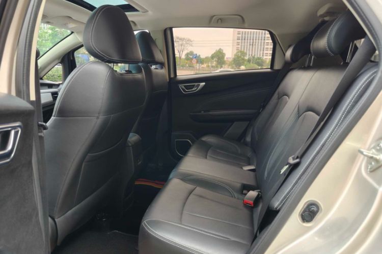Used Geely Auto Vision X3 2019 Upgraded Model 1.5L CVT Prestige Version Interior 3