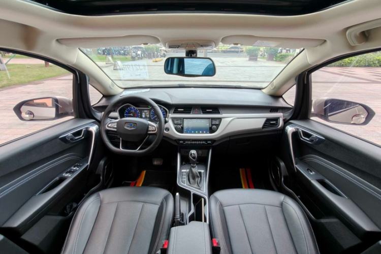 Used Geely Auto Vision X3 2019 Upgraded Model 1.5L CVT Prestige Version Interior 4