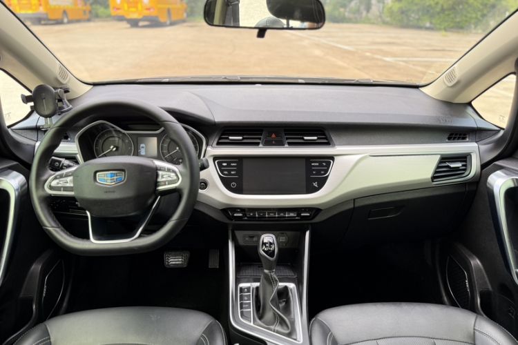 Used Geely Auto Vision X3 2019 Upgraded Model 1.5L CVT Prestige Version Interior 4