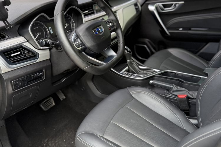 Used Geely Auto Vision X3 2019 Upgraded Model 1.5L CVT Prestige Version Interior 5