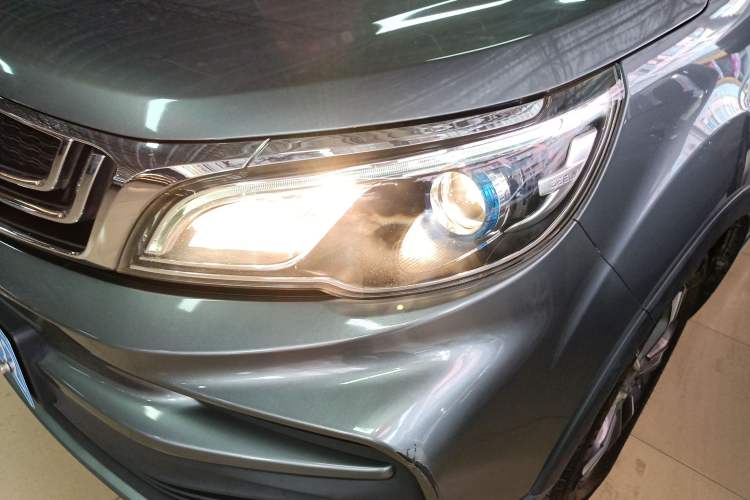 Used Geely Auto Vision X3 2019 Upgraded Model 1.5L CVT Elite Version Left Front Headlight