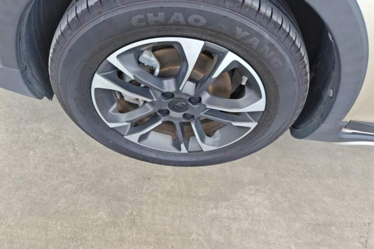 Used Geely Auto Vision X3 2019 Upgraded Model 1.5L CVT Prestige Version Left Front Wheel Hub