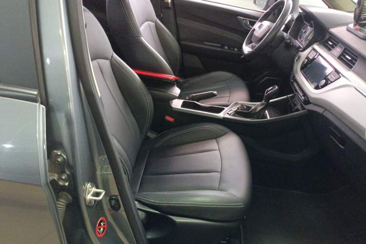 Used Geely Auto Vision X3 2019 Upgraded Model 1.5L CVT Elite Version Right Front Seat