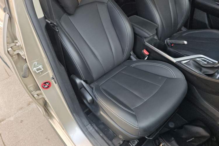 Used Geely Auto Vision X3 2019 Upgraded Model 1.5L CVT Prestige Version Right Front Seat