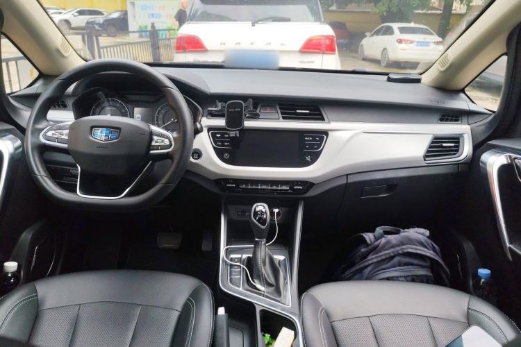 Used Geely Auto Vision X3 2019 Upgraded Model 1.5L CVT Prestige Version Center Console