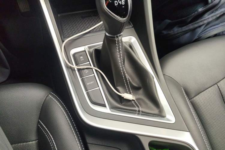 Used Geely Auto Vision X3 2019 Upgraded Model 1.5L CVT Prestige Version Gear Lever
