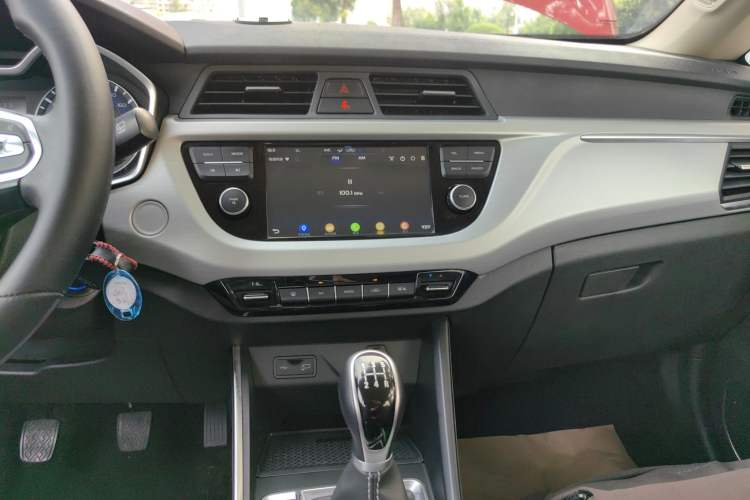 Used Geely Auto Vision X3 2019 Upgraded Model 1.5L Manual Elite Version Audio And AC Panel