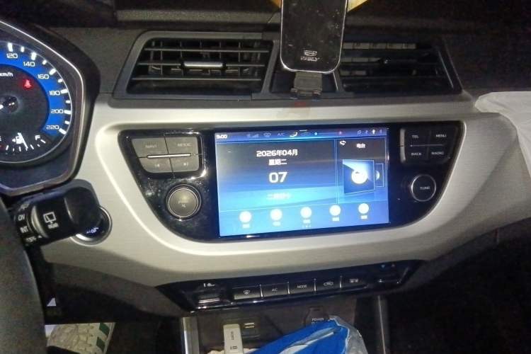 Used Geely Auto Vision X3 2019 Upgraded Model 1.5L CVT Elite Version Audio And AC Panel