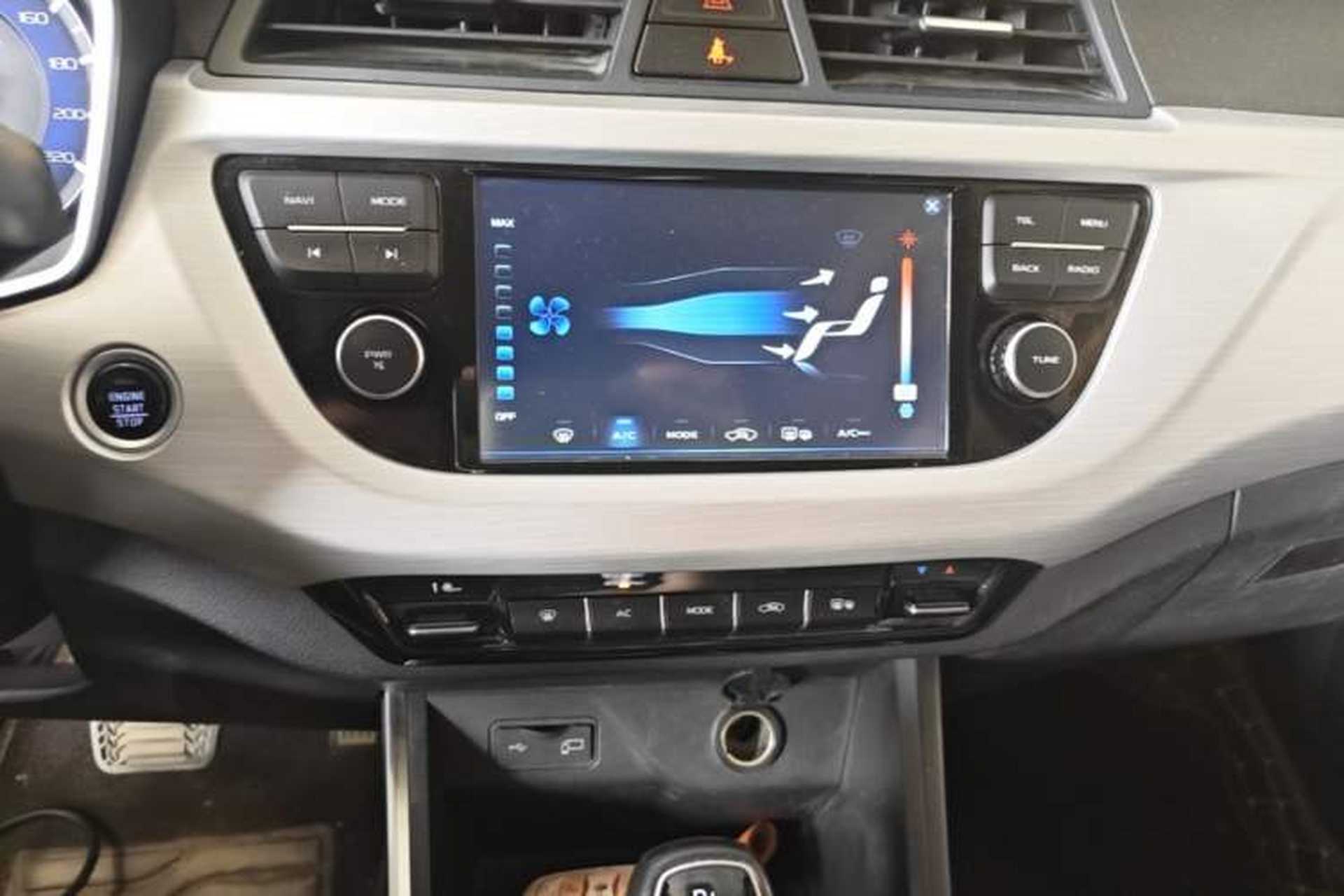 Used Geely Auto Vision X3 2019 Upgraded Model 1.5L CVT Elite Version Audio And AC Panel