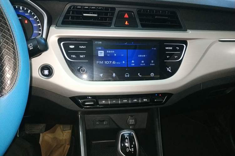 Used Geely Auto Vision X3 2019 Upgraded Model 1.5L CVT Prestige Version Audio And AC Panel