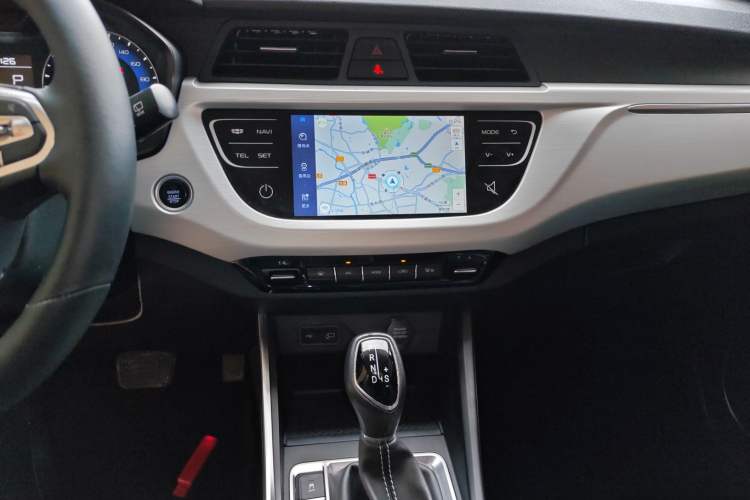 Used Geely Auto Vision X3 2019 Upgraded Model 1.5L CVT Prestige Version Audio And AC Panel