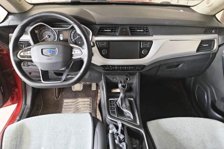 Used Geely Auto Vision X3 2019 Upgraded Model 1.5L CVT Elite Version Center Console