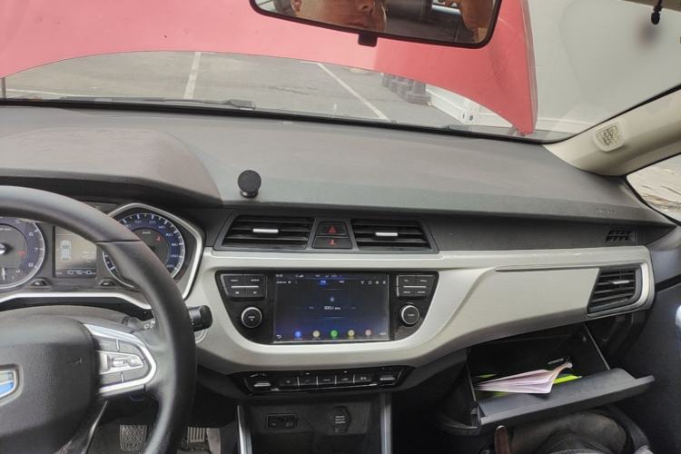 Used Geely Auto Vision X3 2019 Upgraded Model 1.5L Manual Elite Version Center Console