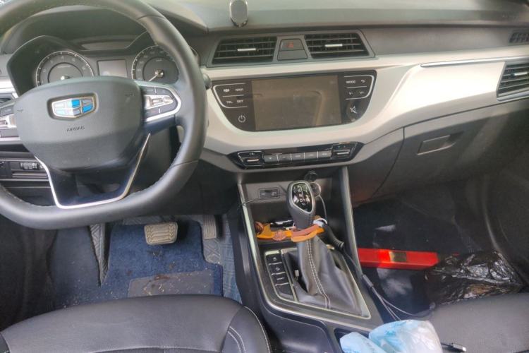 Used Geely Auto Vision X3 2019 Upgraded Model 1.5L CVT Prestige Version Center Console