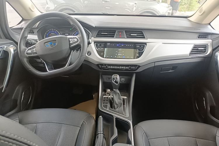 Used Geely Auto Vision X3 2019 Upgraded Model 1.5L CVT Prestige Version Center Console
