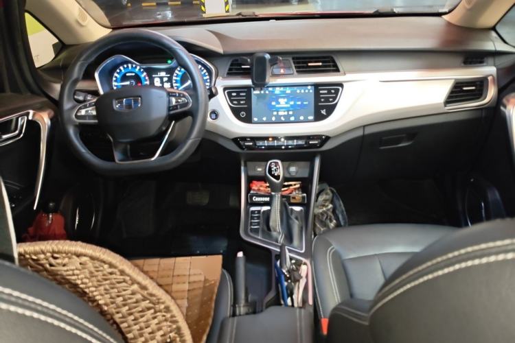 Used Geely Auto Vision X3 2019 Upgraded Model 1.5L CVT Prestige Version Center Console