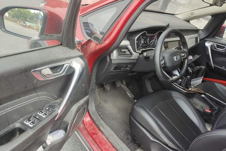 Used Geely Auto Vision X3 2019 Upgraded Model 1.5L Manual Elite Version Driver Seat