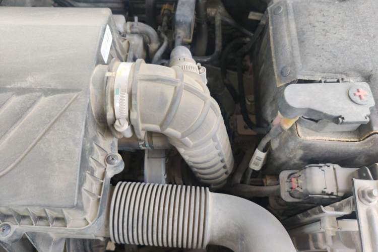Used Geely Auto Vision X3 2019 Upgraded Model 1.5L CVT Prestige Version Engine Bay Left