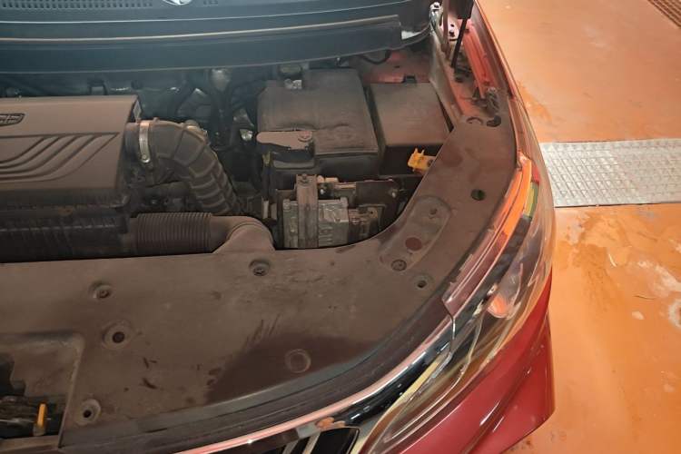 Used Geely Auto Vision X3 2019 Upgraded Model 1.5L CVT Prestige Version Engine Bay Left