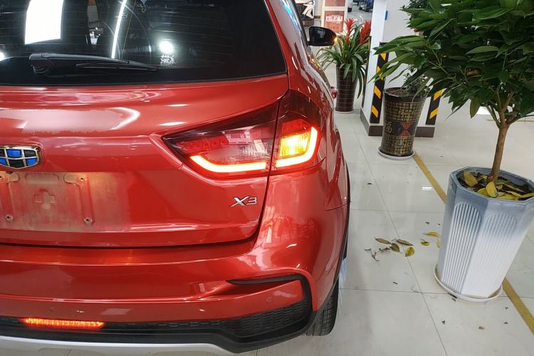 Used Geely Auto Vision X3 2019 Upgraded Model 1.5L CVT Prestige Version Exterior 3
