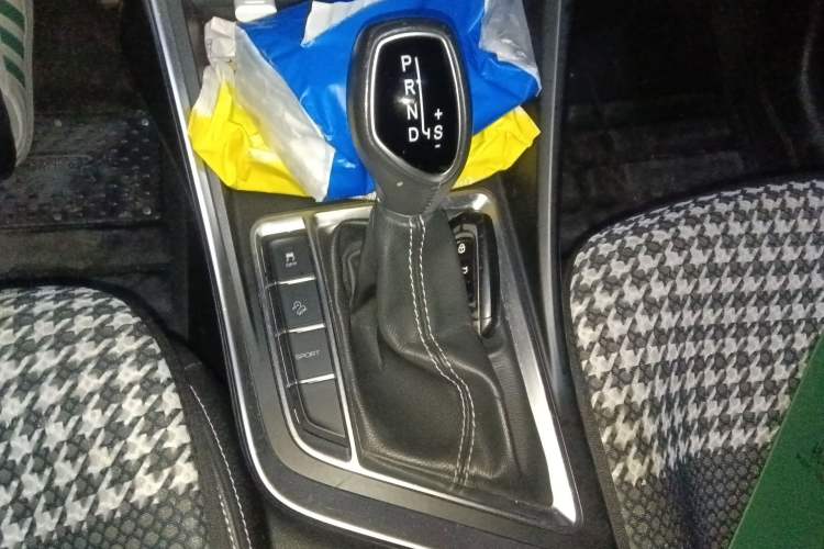 Used Geely Auto Vision X3 2019 Upgraded Model 1.5L CVT Elite Version Gear Lever