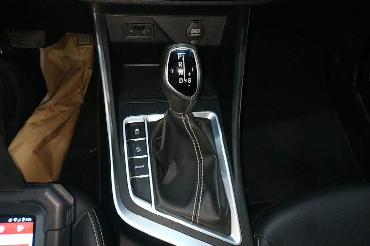 Used Geely Auto Vision X3 2019 Upgraded Model 1.5L CVT Prestige Version Gear Lever
