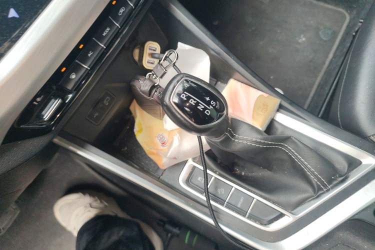 Used Geely Auto Vision X3 2019 Upgraded Model 1.5L CVT Prestige Version Gear Lever