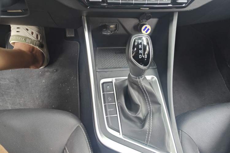 Used Geely Auto Vision X3 2019 Upgraded Model 1.5L CVT Elite Version Gear Lever
