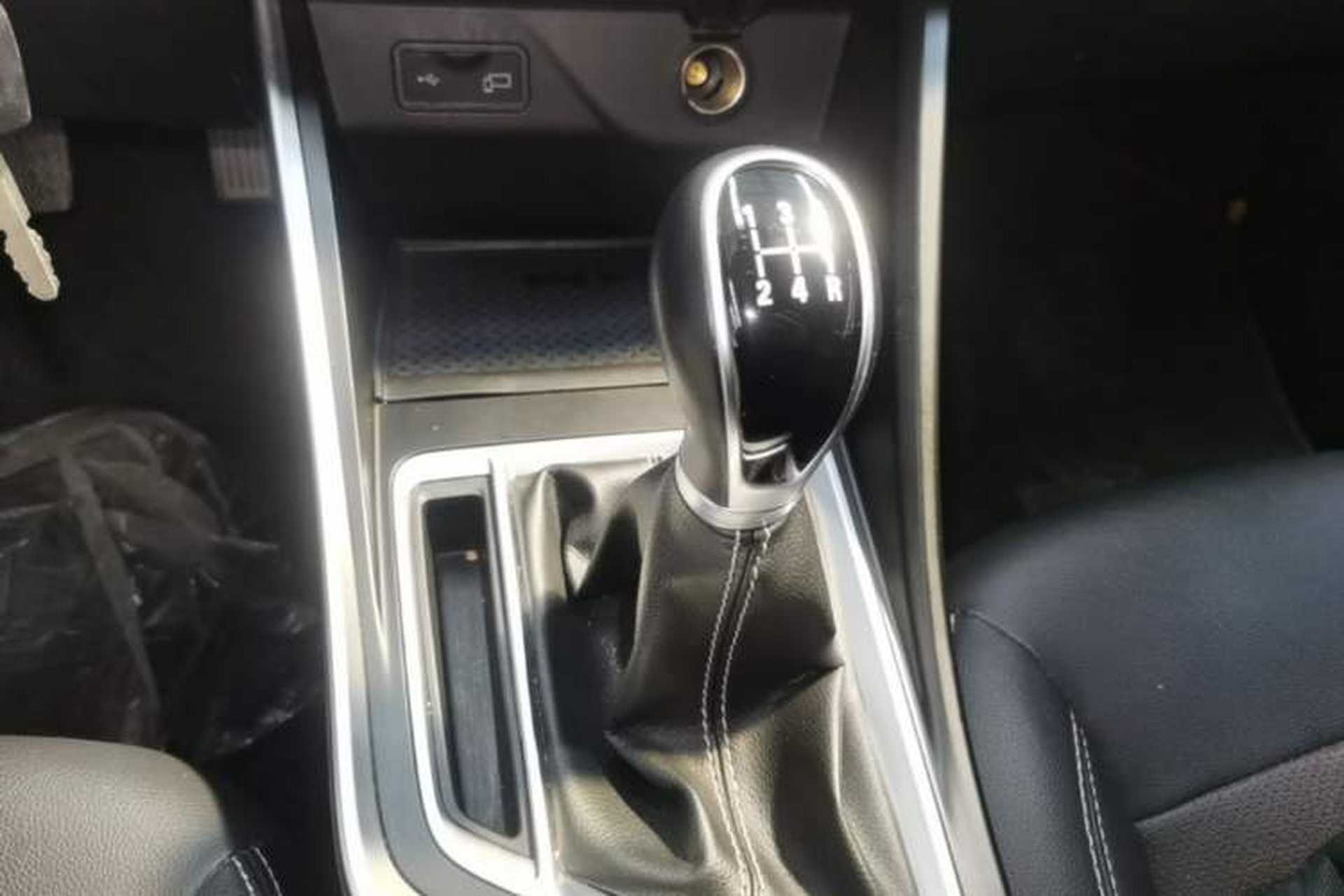 Used Geely Auto Vision X3 2019 Upgraded Model 1.5L Manual Elite Version Gear Lever