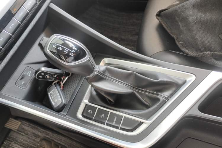 Used Geely Auto Vision X3 2019 Upgraded Model 1.5L CVT Prestige Version Gear Lever