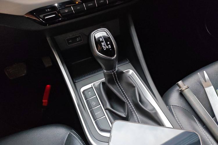 Used Geely Auto Vision X3 2019 Upgraded Model 1.5L CVT Prestige Version Gear Lever