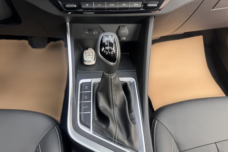 Used Geely Auto Vision X3 2019 Upgraded Model 1.5L CVT Prestige Version Gear Lever