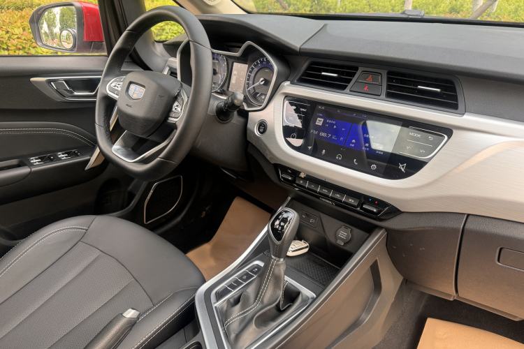 Used Geely Auto Vision X3 2019 Upgraded Model 1.5L CVT Prestige Version Interior 1
