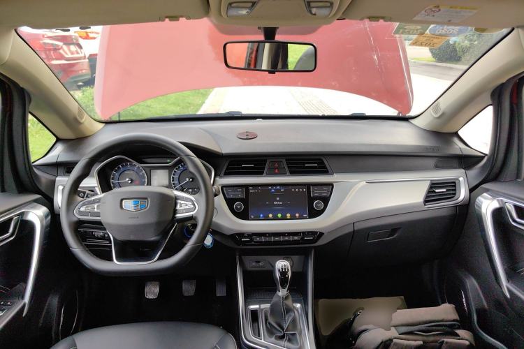 Used Geely Auto Vision X3 2019 Upgraded Model 1.5L Manual Elite Version Interior 2