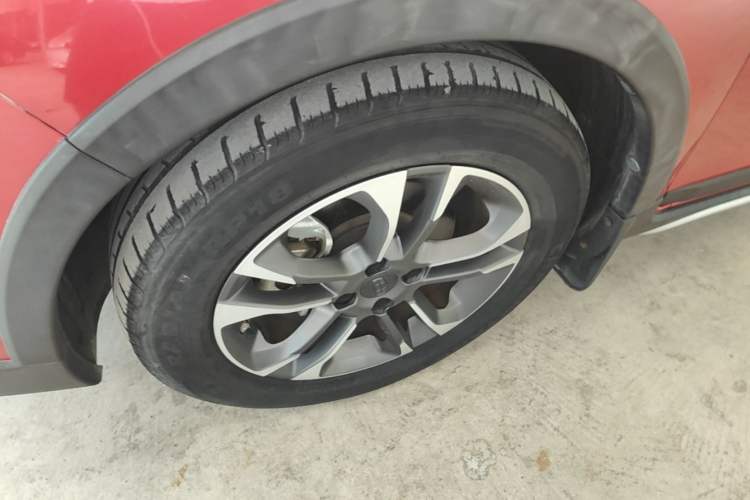 Used Geely Auto Vision X3 2019 Upgraded Model 1.5L CVT Prestige Version Left Front Wheel Hub