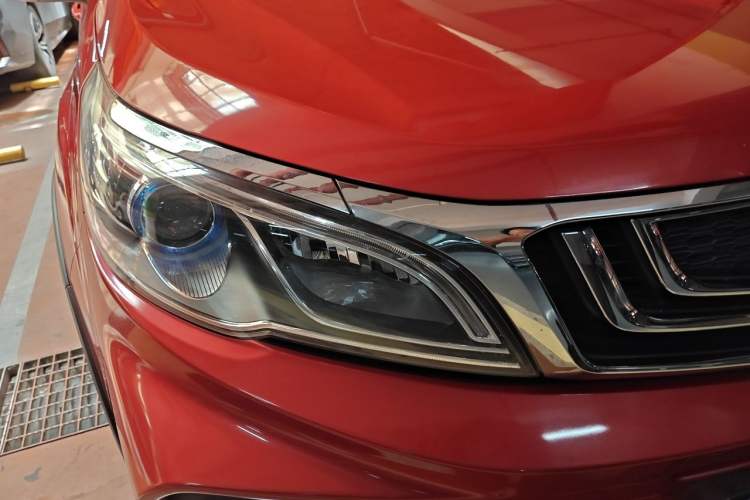 Used Geely Auto Vision X3 2019 Upgraded Model 1.5L CVT Prestige Version Right Front Headlight