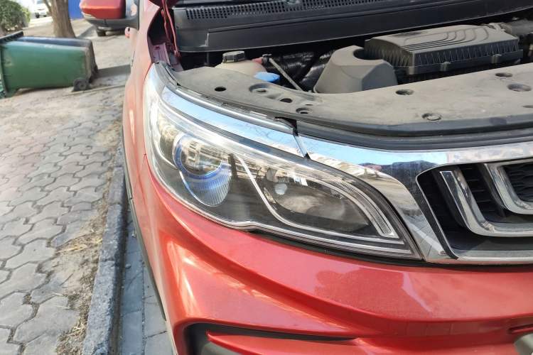 Used Geely Auto Vision X3 2019 Upgraded Model 1.5L CVT Prestige Version Right Front Headlight