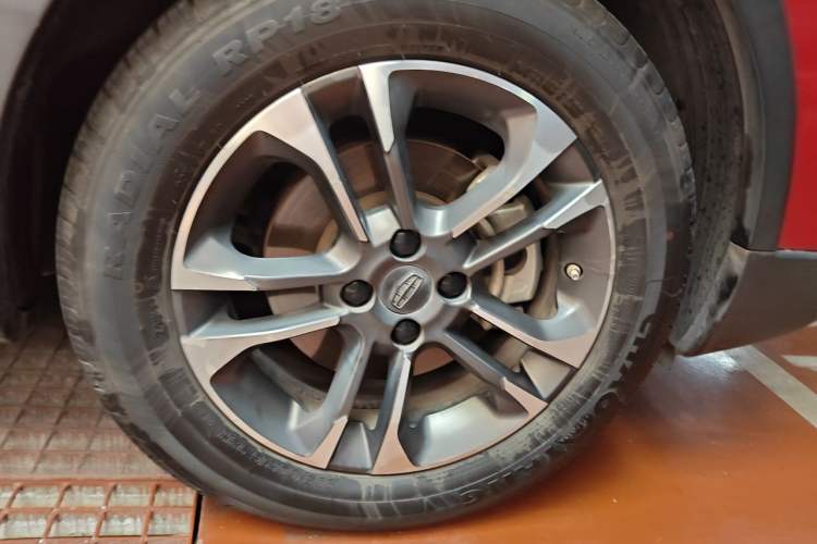 Used Geely Auto Vision X3 2019 Upgraded Model 1.5L CVT Prestige Version Right Front Wheel Hub