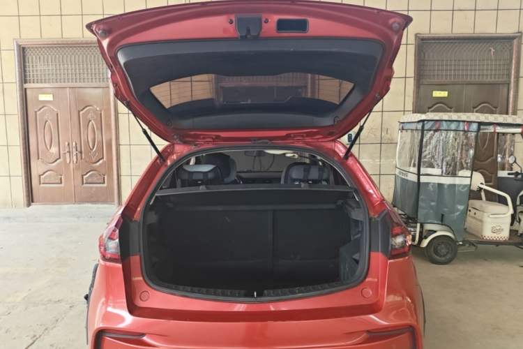 Used Geely Auto Vision X3 2019 Upgraded Model 1.5L CVT Elite Version Trunk