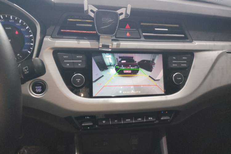 Used Geely Auto Vision X3 2019 Upgraded Model 1.5L CVT Prestige Version Audio And AC Panel