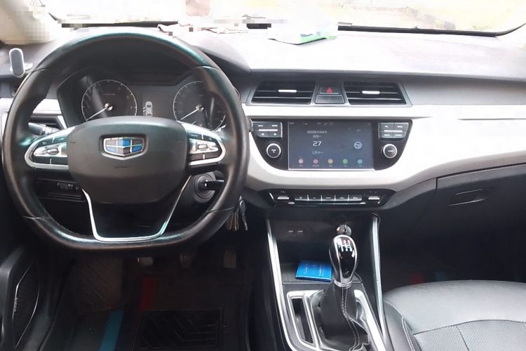 Used Geely Auto Vision X3 2019 Upgraded Model 1.5L Manual Elite Version Center Console