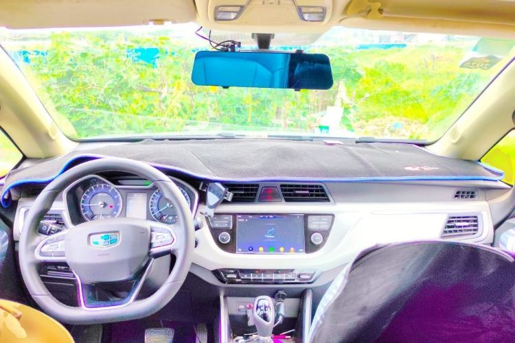 Used Geely Auto Vision X3 2019 Upgraded Model 1.5L CVT Elite Version Center Console
