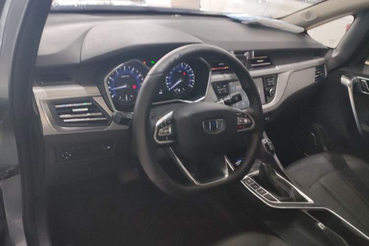 Used Geely Auto Vision X3 2019 Upgraded Model 1.5L CVT Prestige Version Center Console