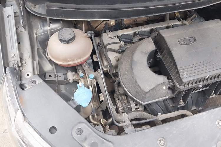 Used Geely Auto Vision X3 2019 Upgraded Model 1.5L Manual Elite Version Engine Bay Right