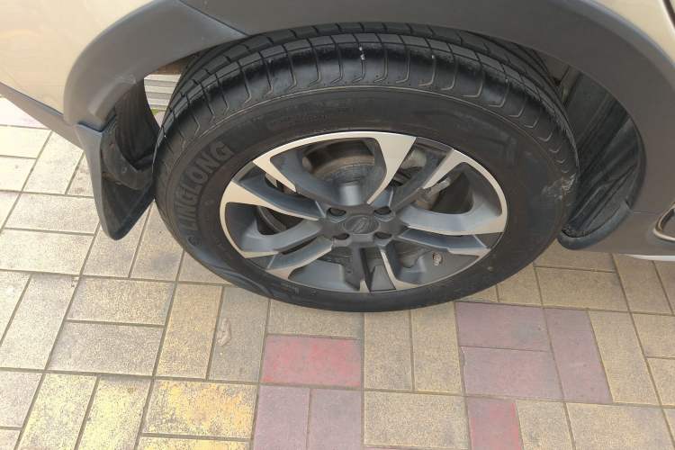Used Geely Auto Vision X3 2019 Upgraded Model 1.5L CVT Prestige Version Exterior 5