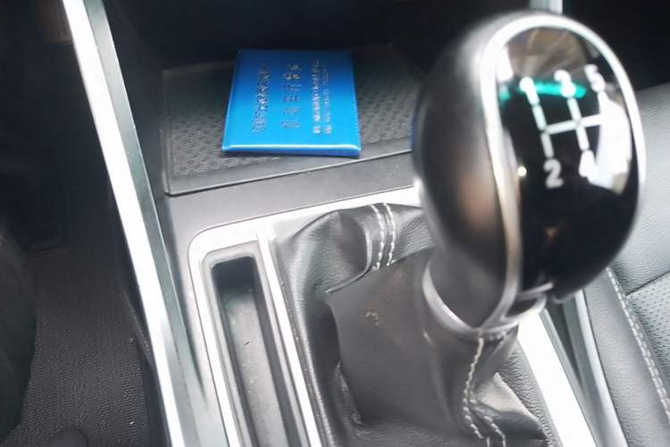 Used Geely Auto Vision X3 2019 Upgraded Model 1.5L Manual Elite Version Gear Lever