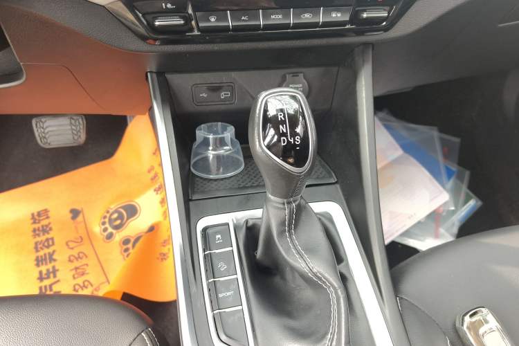 Used Geely Auto Vision X3 2019 Upgraded Model 1.5L CVT Prestige Version Gear Lever