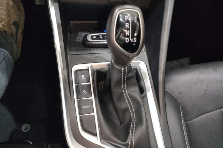 Used Geely Auto Vision X3 2019 Upgraded Model 1.5L CVT Prestige Version Gear Lever